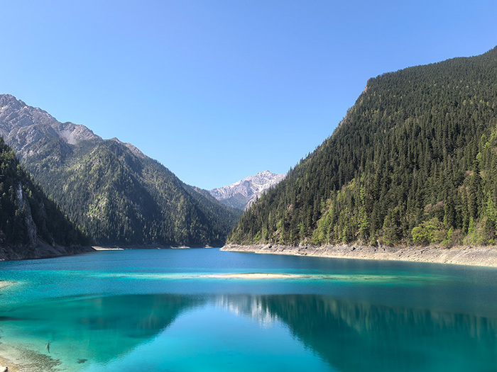 九寨沟山川湖面